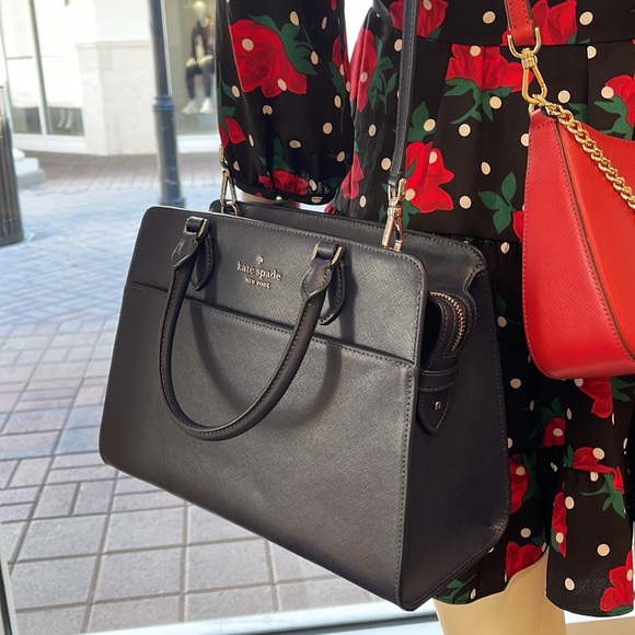 Kate Spade Madison Saffiano Leather Medium Satchel
COLOR:
Parisian Navy
NWT - Picture 8 of 16